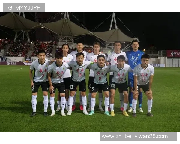 中国足球男球星帅哥形象大赏 展现球场内外的魅力与风采